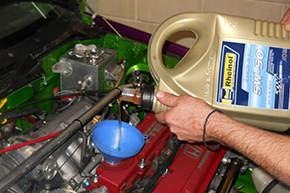 不同的机油品牌可以混加吗